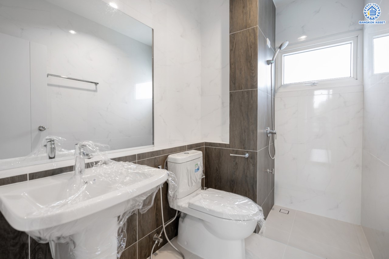 บ้านมือสองตกแต่งใหม่ ม.เพอร์เฟคเพลส1 ราชพฤกษ์ คุณภาพแบรนด์ Property Perfect เนื้อที่ 63.7 ตร.ว. บ้านเดี่ยวหลังใหญ่ ตอบโจทย์ทุกการอยู่อาศัย ฟังก์ชัน 3 ห้องนอน 3 ห้องน้ำ 2 ที่จอดรถ บนทำเลติดถนนราชพฤกษ์ ใกล้วงเวียนพระราม5 และรถไฟฟ้า "สถานีบางรักน้อยท่าอิฐ"